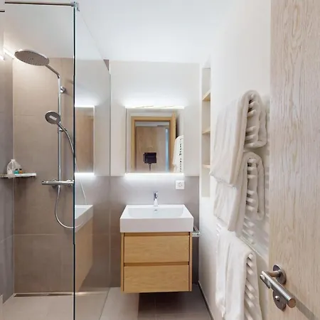 Апартаменты Leonard Челерина